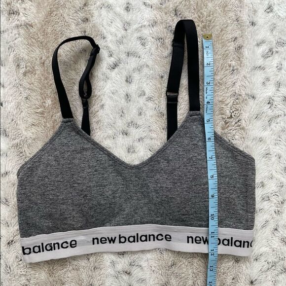 [m] New Balance Classic Logo Heathered Grey Padded Medium Support Sports Bra - Picture 9 of 13